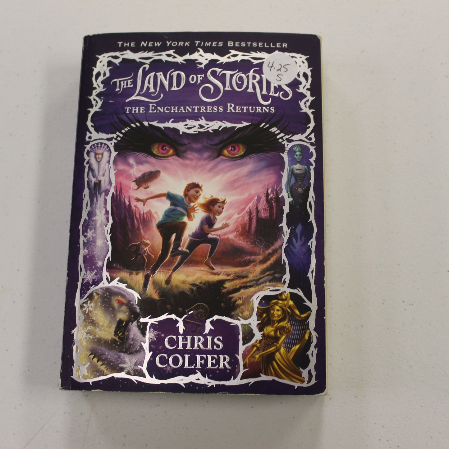 THE LAND OF STORIES: THE ENCHANTRESS RETURNS