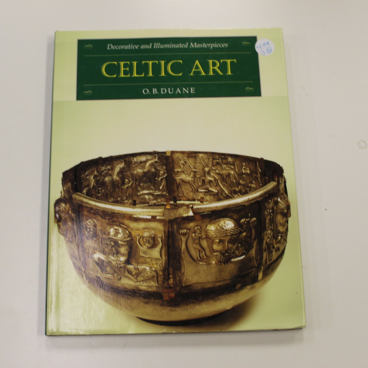 DECORATIVE AND ILLUMINATED MASTERPIECES CELTIC ART