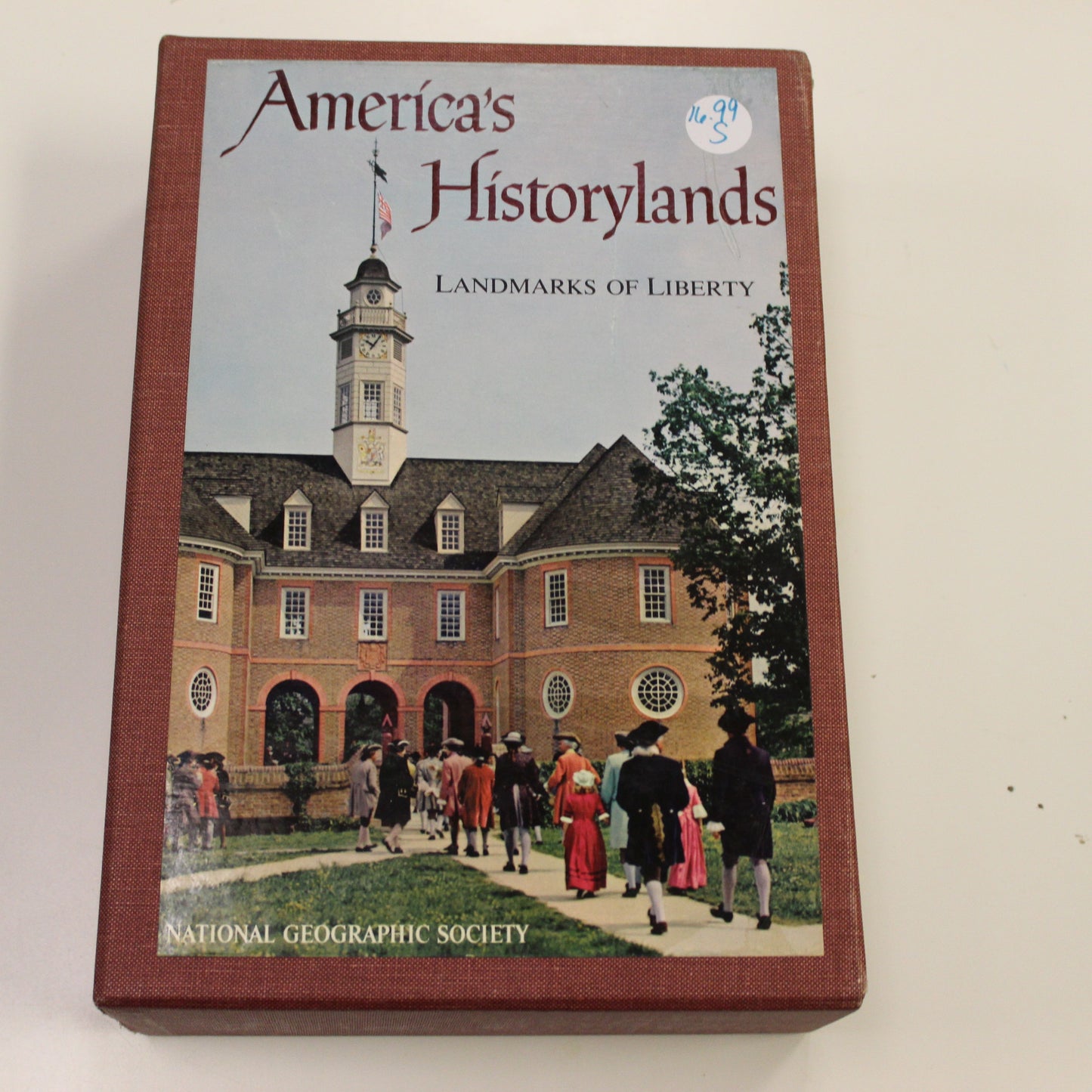 AMERICA'S HISTORYLANDS LANDMARKS OF LIBERTY - SET OF TWO BOOKS AMERICA'S HISTORYLANDS, AMERICA'S WONDERLANDS