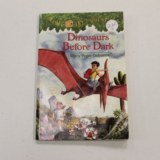 MAGIC TREE HOUSE #1: DINOSAURS BEFORE DARK