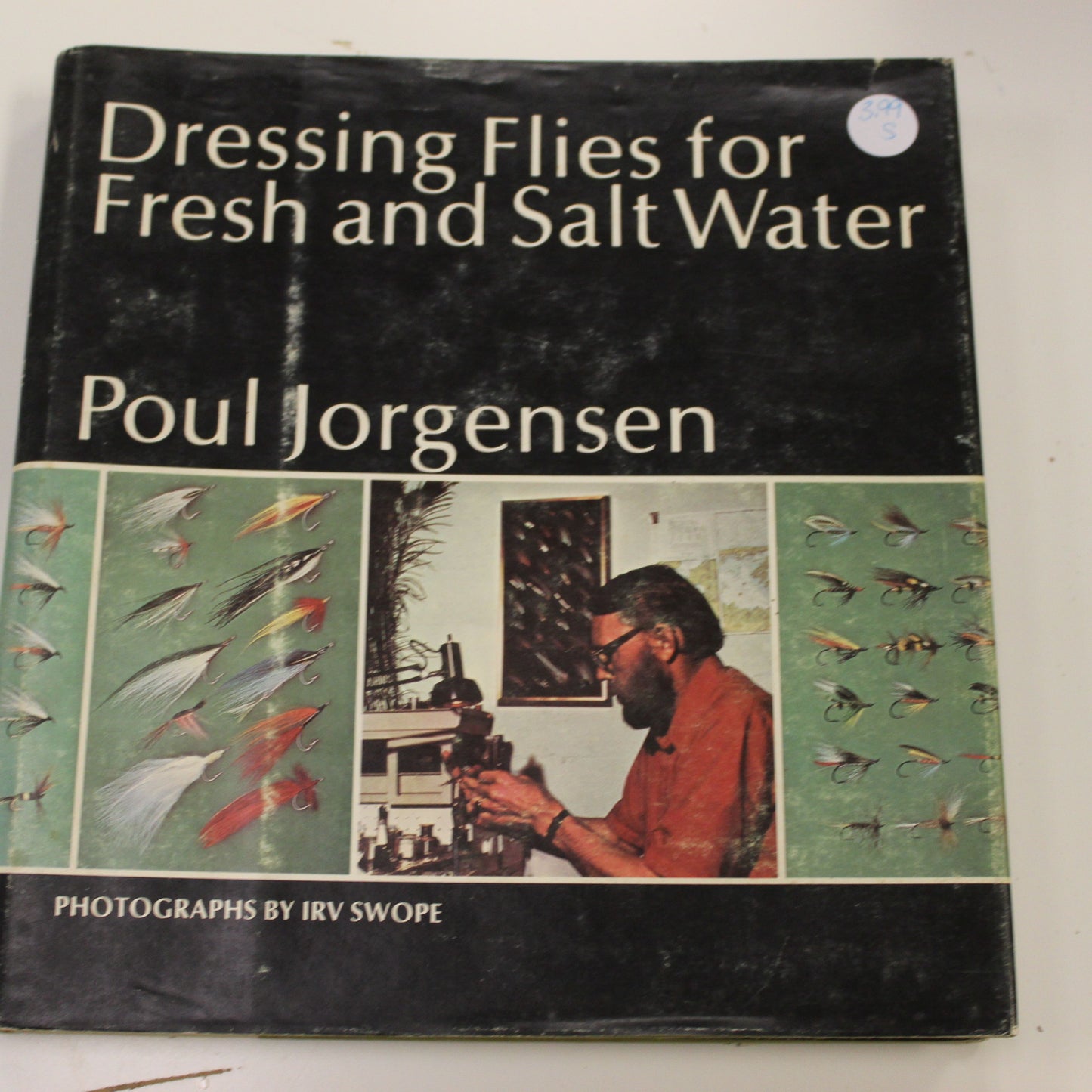 DRESSING FLIES FOR FRESH AND SALT WATER